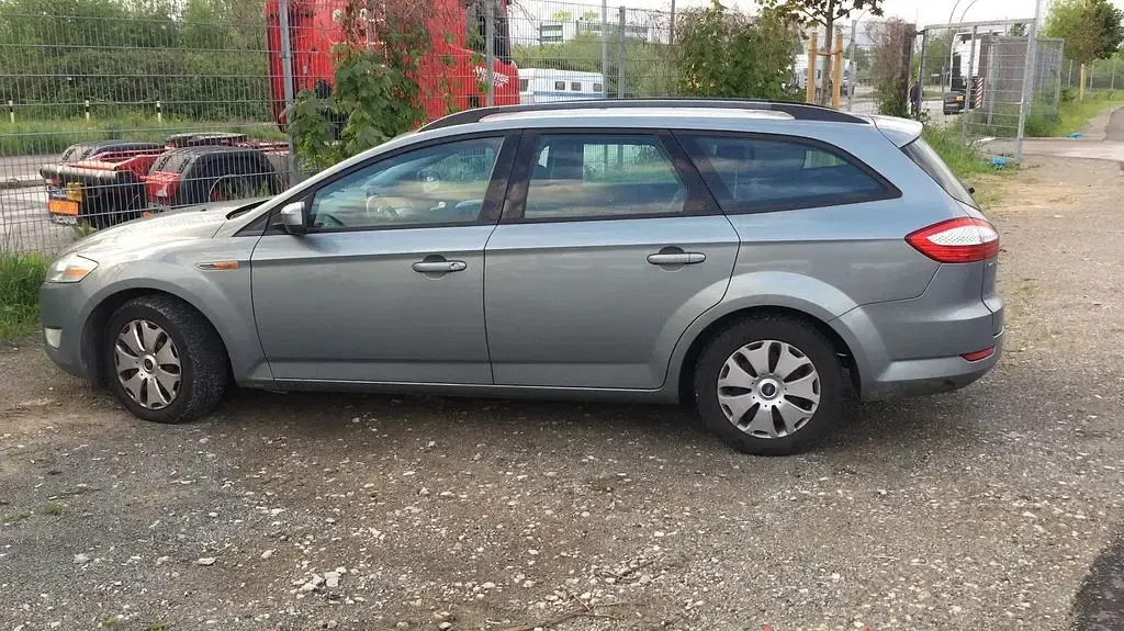 Gebraucht Ford Mondeo 140 PS (102 kW) 2009 Grau Limousine