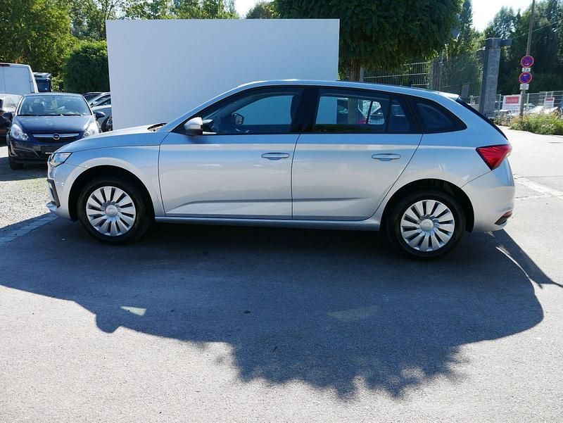 Neu Skoda Scala Selection 150 PS (110 kW) 2026 Brillantsilber metallic Kleinwagen
