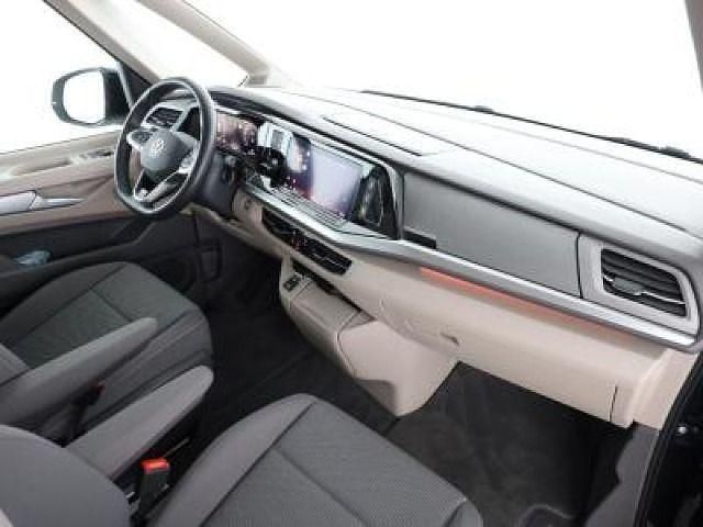 Gebraucht VW Multivan Life 150 PS (110 kW) 2025 Candyweiß/ starlight blue met Van