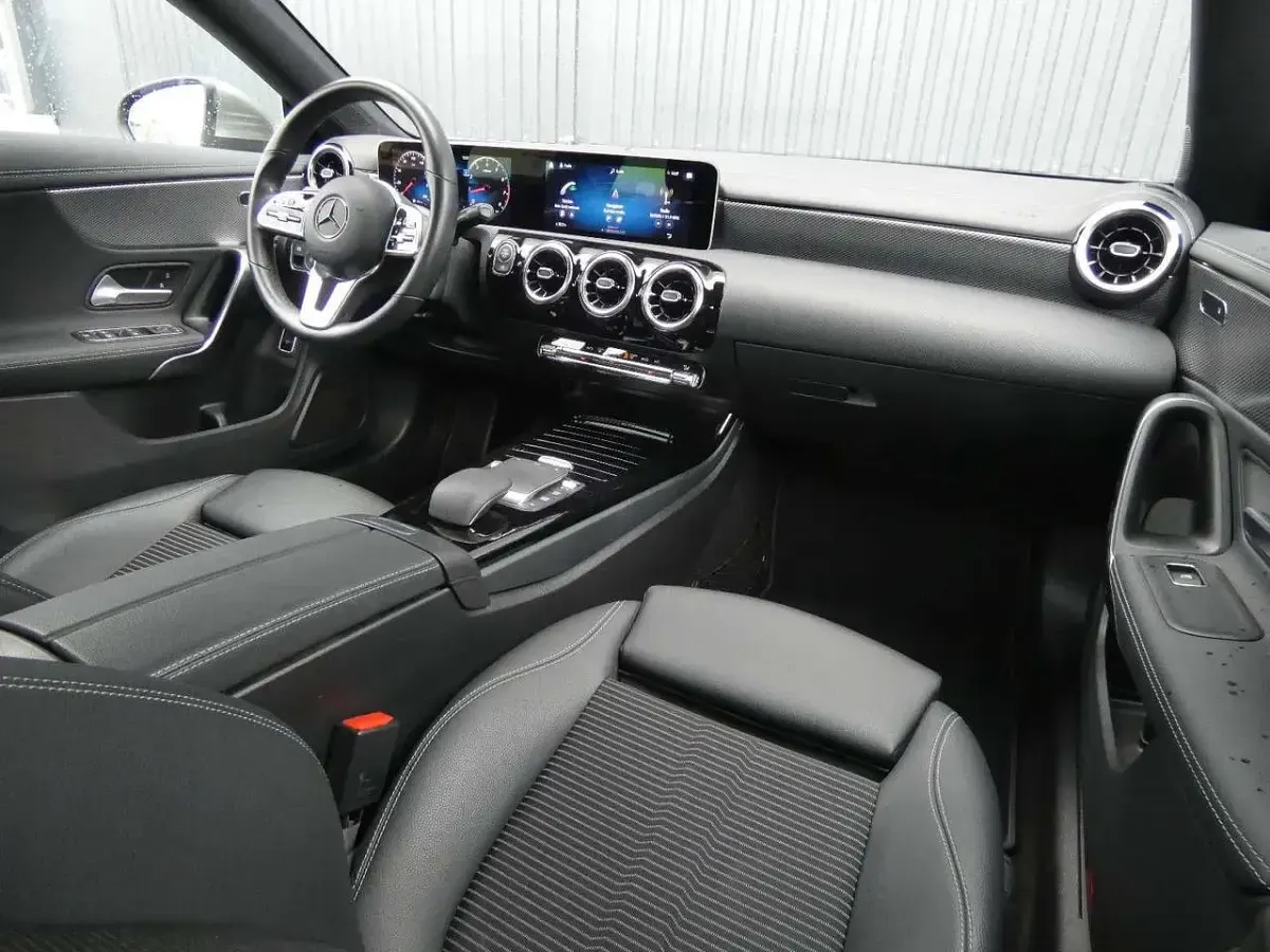 Gebraucht Mercedes CLA180 136 PS (100 kW) 2020 Mojavesilber Limousine
