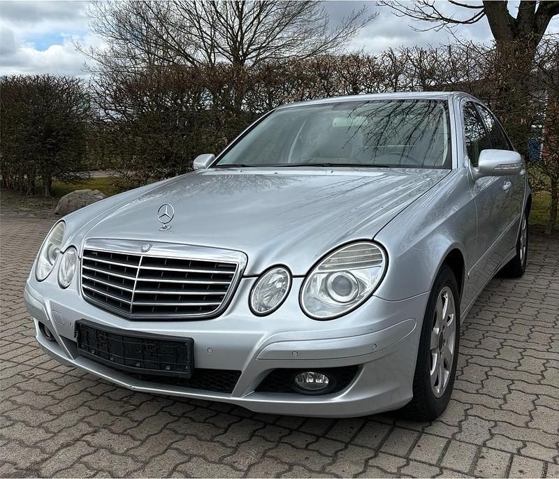 Gebraucht Mercedes E200 Classic 163 PS (119 kW) 2008 Silber Limousine