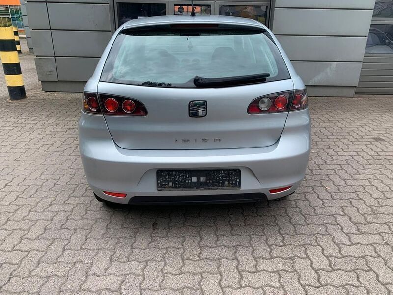 Silber Gebraucht 2006 Seat Ibiza Sport Limousine | 2.800 € (Etwas zu teuer) - Bild 1/3