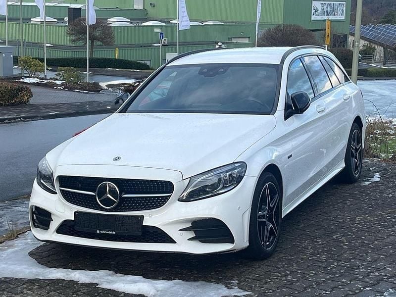 Weiß Gebraucht 2020 Mercedes C300e Edition Limousine | 20.000 € (Fairer Preis) - Bild 1/4