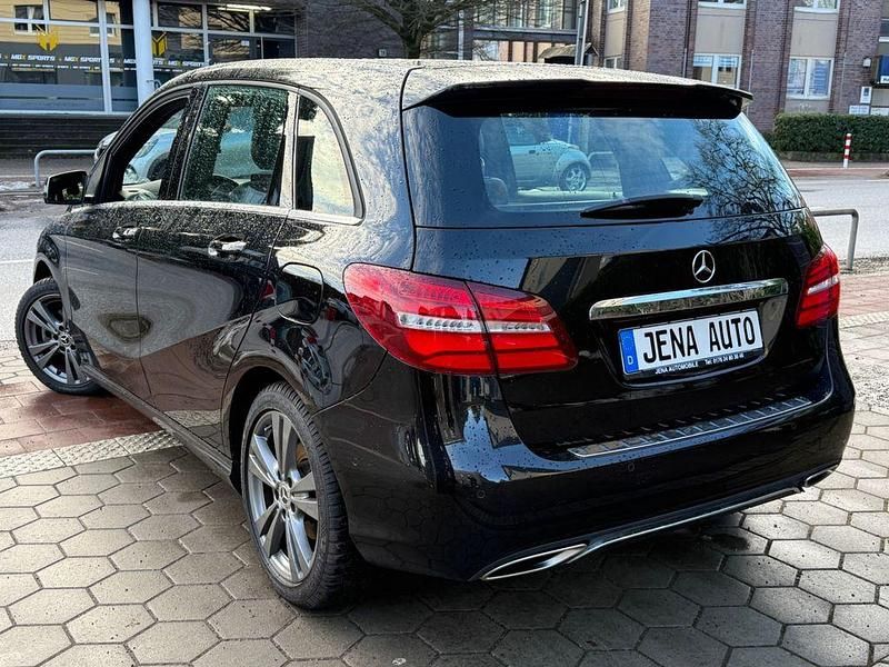 Gebraucht Mercedes B200 Urban 156 PS (114 kW) 2018 Schwarz Van / Kleinbus