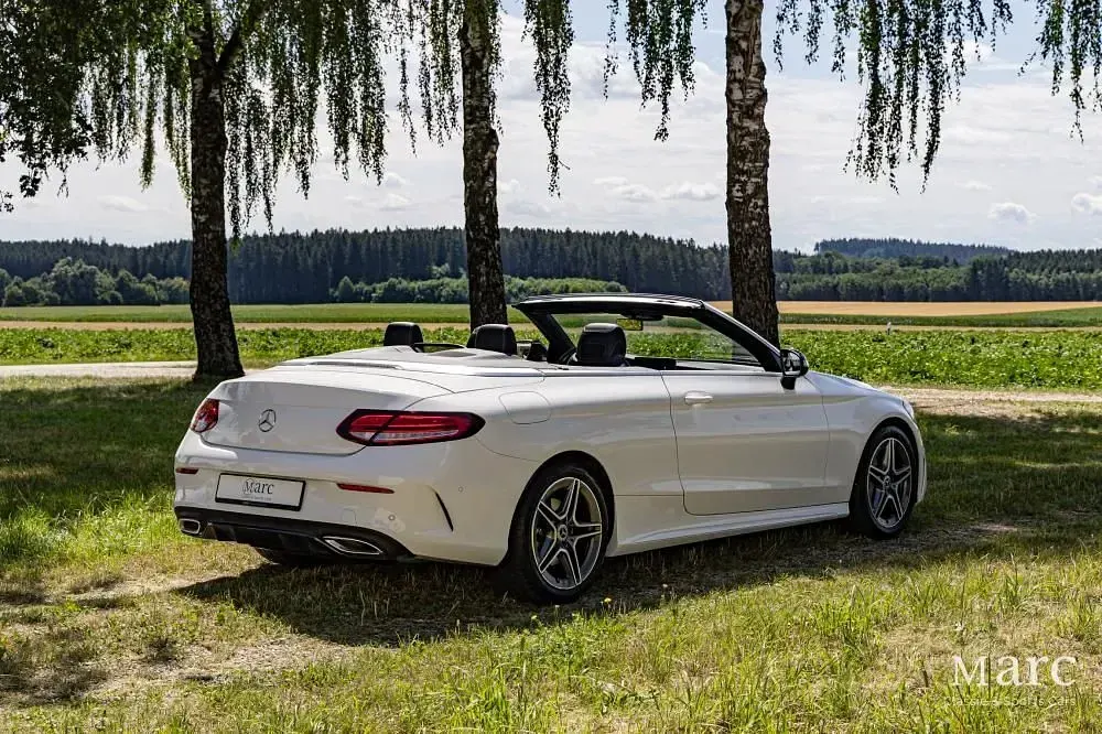 Gebraucht Mercedes C200 AMG 184 PS (135 kW) 2019 Polarweiß Cabrio