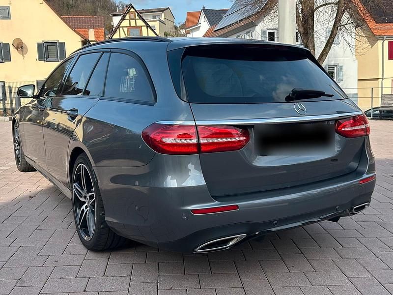 Gebraucht Mercedes E220 AMG line 194 PS (142 kW) 2020 Grau Kombi