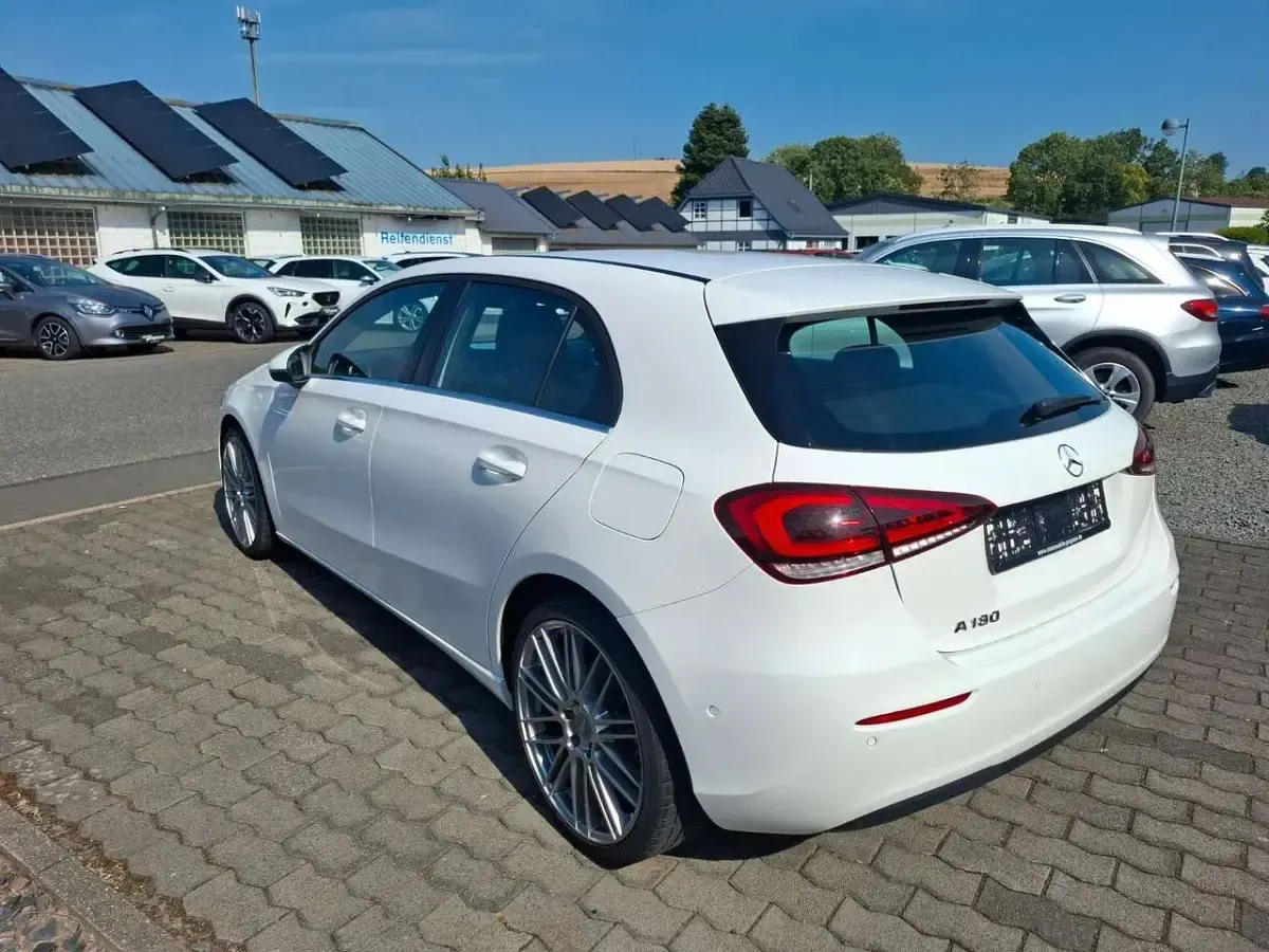 Gebraucht Mercedes A180 136 PS (100 kW) 2021 Polarweiss  unilack Limousine