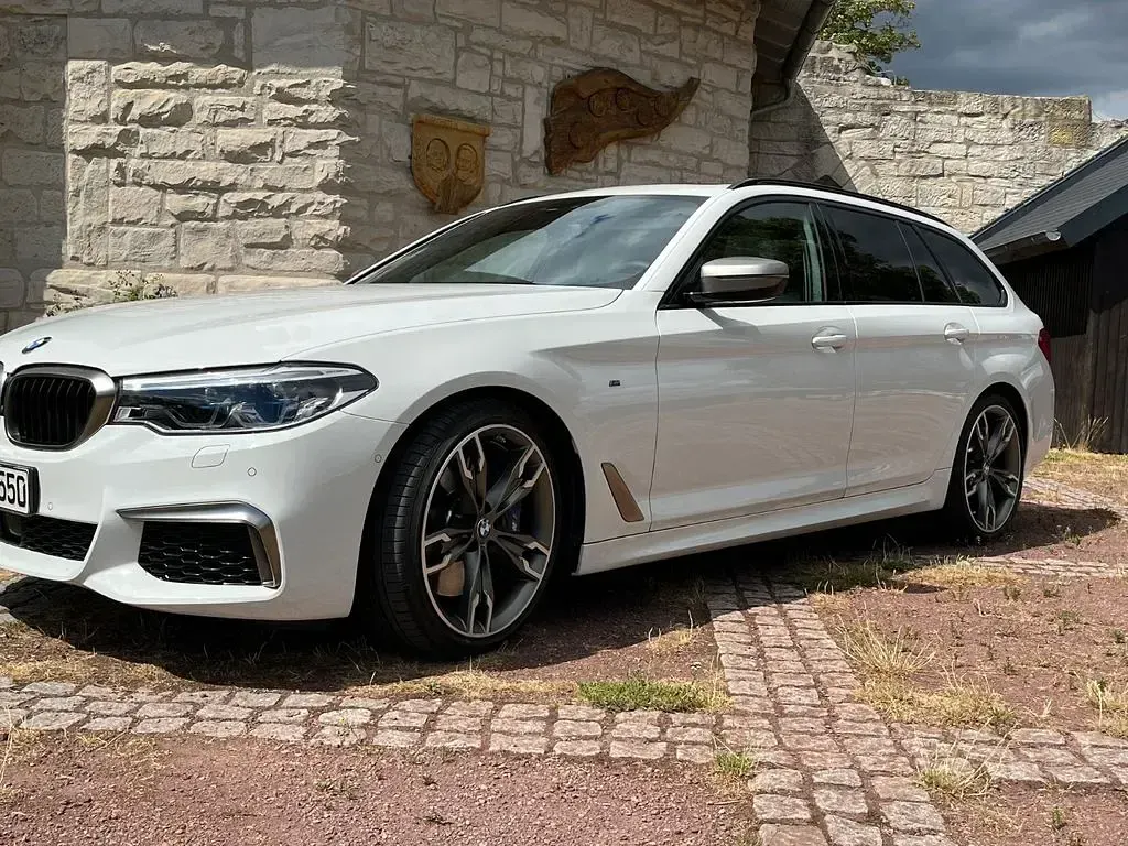 Gebraucht BMW M550 Performance 400 PS (294 kW) 2020 Weiß Limousine