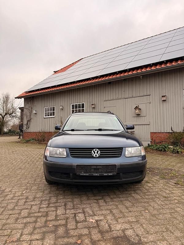 Blau Gebraucht 1998 VW Passat Kombi | 900 € (Guter Preis) - Bild 1/4