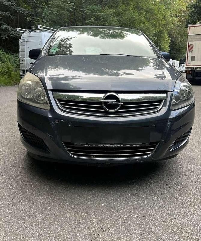 Gebraucht Opel Zafira Edition 125 PS (91 kW) 2010 Van / Kleinbus