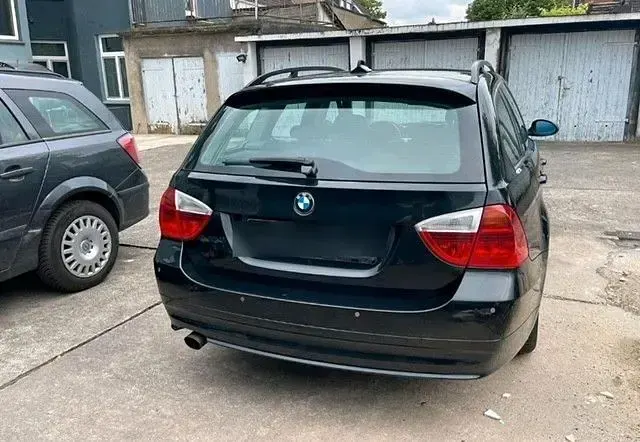 Gebraucht BMW 318 143 PS (105 kW) 2007 Schwarz Kombi