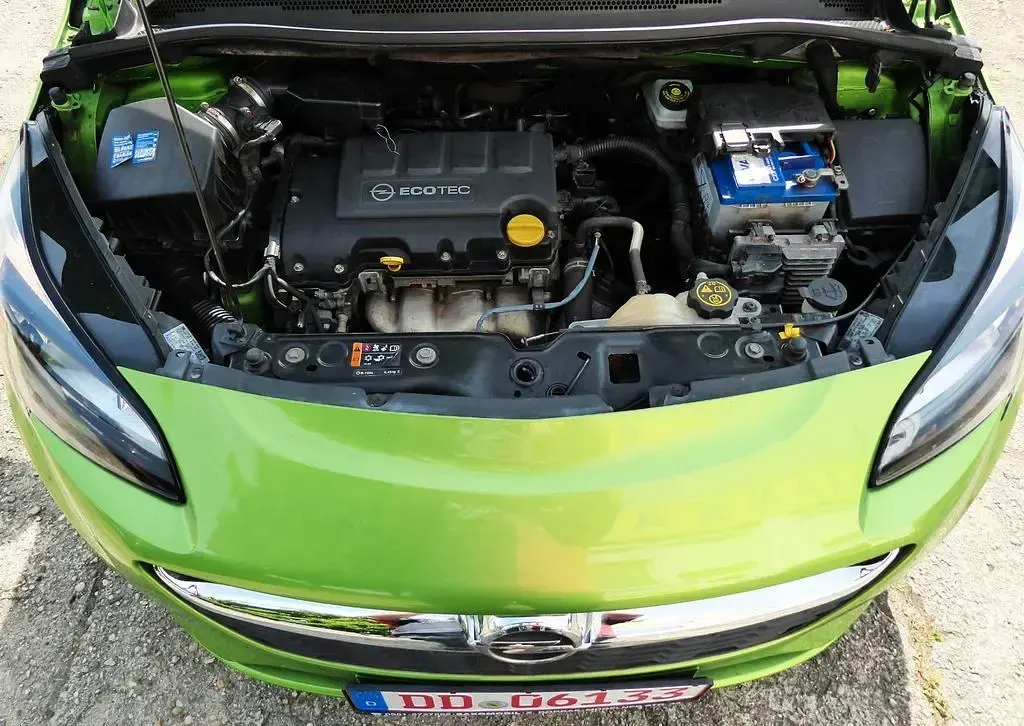 Usata Opel Corsa 90 CV (66 kW) 2015 Verde Utilitaria