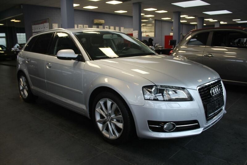 Silber Gebraucht 2011 Audi A3 Sportback Ambition Limousine | 7.980 € (Fairer Preis) - Bild 1/4