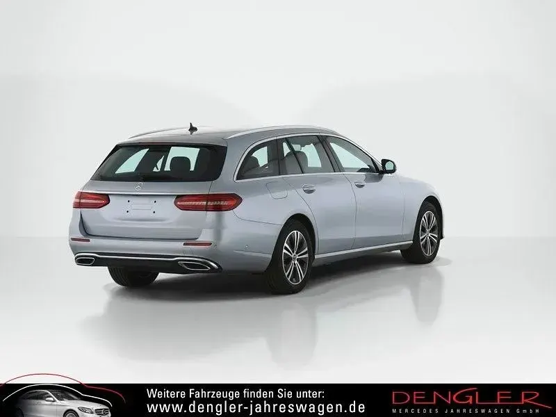 Gebraucht Mercedes E220 Avantgarde 200 PS (147 kW) 2022 Silber Limousine