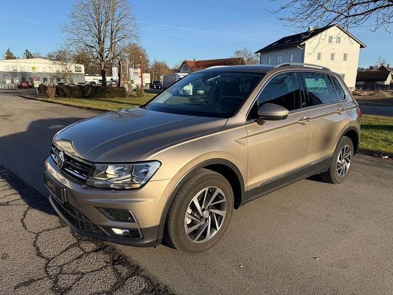 Gebraucht VW Tiguan Sound 150 PS (110 kW) 2018 Beige SUV