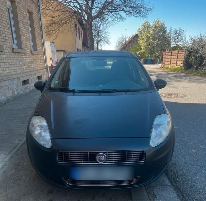 Grau Gebraucht 2009 Fiat Grande Punto Kleinwagen | 1.600 € (Fairer Preis) - Bild 1/4