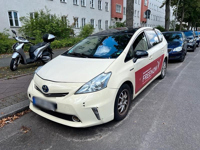 Weiß Gebraucht 2013 Toyota Prius+ Plus Van / Kleinbus | 7.900 € - Bild 1/4