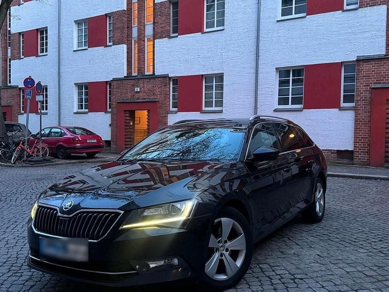 Gebraucht Skoda Superb 190 PS (139 kW) 2016 Schwarz Kombi