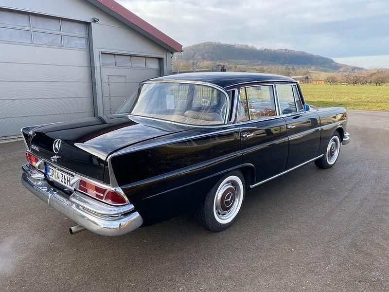 Gebraucht Mercedes 220 120 PS (88 kW) 1964 Schwarz Limousine