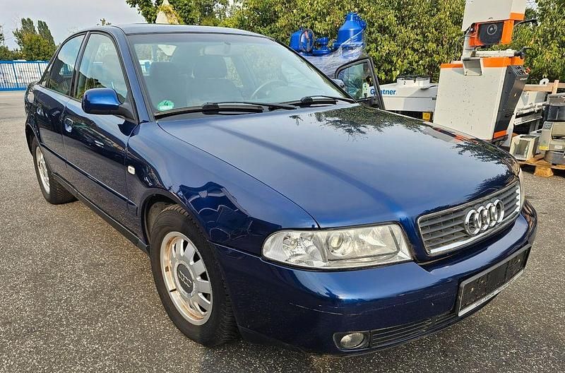 Blau Gebraucht 1999 Audi A4 Limousine | 700 € (Superpreis) - Bild 1/4