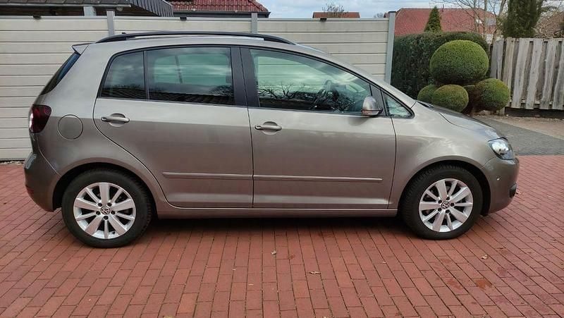 Gebraucht VW Golf Plus Cross Comfortline 122 PS (89 kW) 2014 Braun Van / Kleinbus