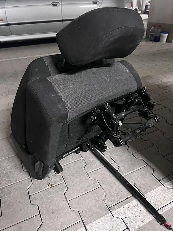 Second-hand VW Caddy 84 CP (61 kW) 2015 Argintiu Monovolum