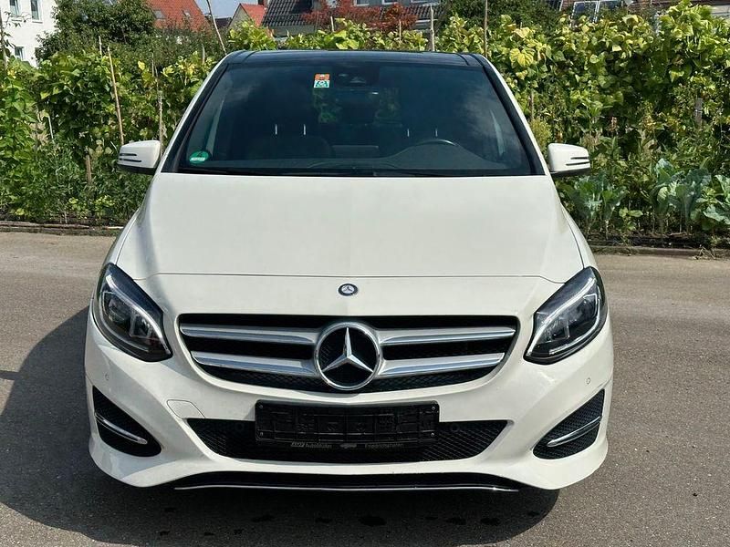 Weiß Gebraucht 2015 Mercedes B220 Van / Kleinbus | 16.990 € (Fairer Preis) - Bild 1/4