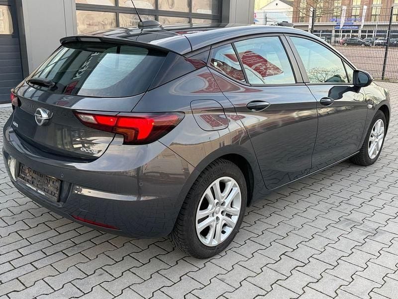 Gebraucht Opel Astra Edition 105 PS (77 kW) 2016 Grau Limousine