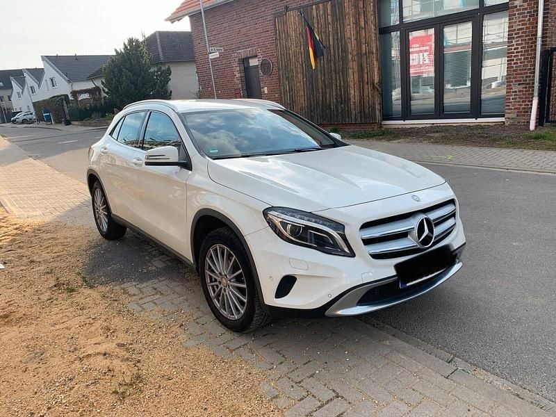 Gebraucht Mercedes GLA200 156 PS (114 kW) 2016 Weiß SUV