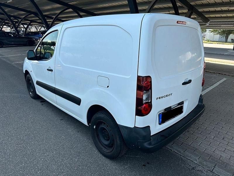 Gebraucht Peugeot Partner Premium 75 PS (55 kW) 2017 Weiß Van / Kleinbus