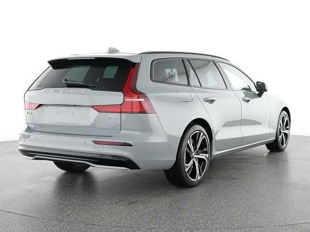 Gebraucht Volvo V60 145 PS (106 kW) 2025 Kombi