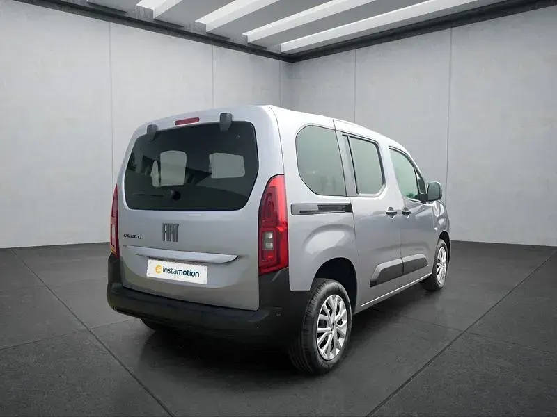 Neu Fiat Doblò 131 PS (96 kW) 2026 Grau Van / Kleinbus