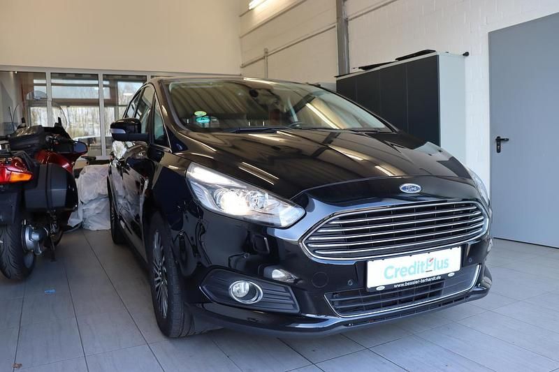 Gebraucht Ford S-MAX Titanium 150 PS (110 kW) 2019 Schwarz metallic Van / Kleinbus