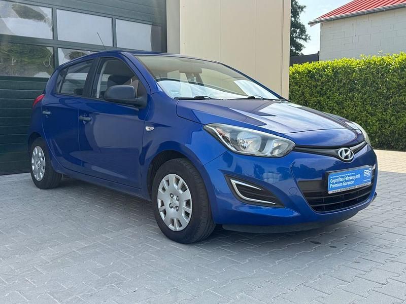 Gebraucht Hyundai i20 Edition 75 PS (55 kW) 2013 Blau Limousine