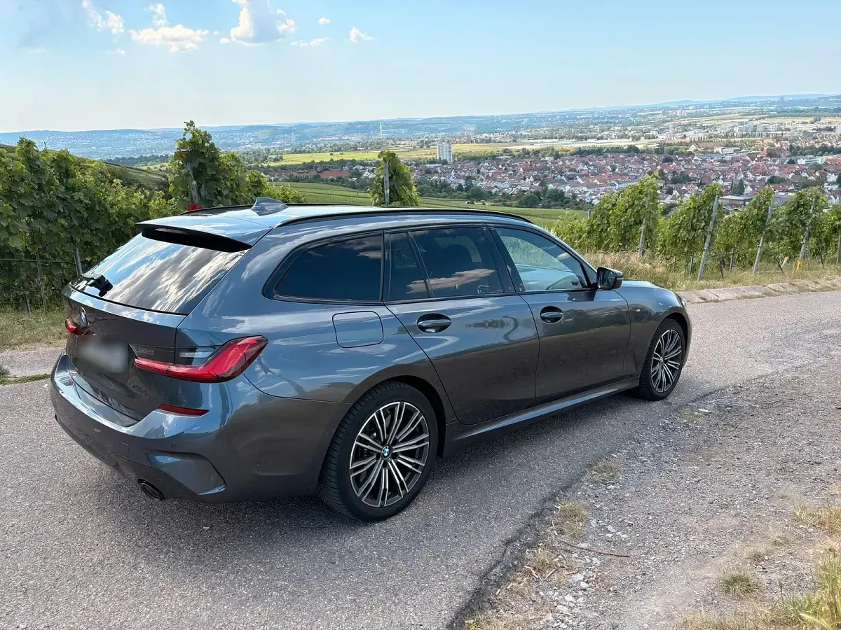 Gebraucht BMW 330e M Sport 292 PS (214 kW) 2020 Grau Kombi