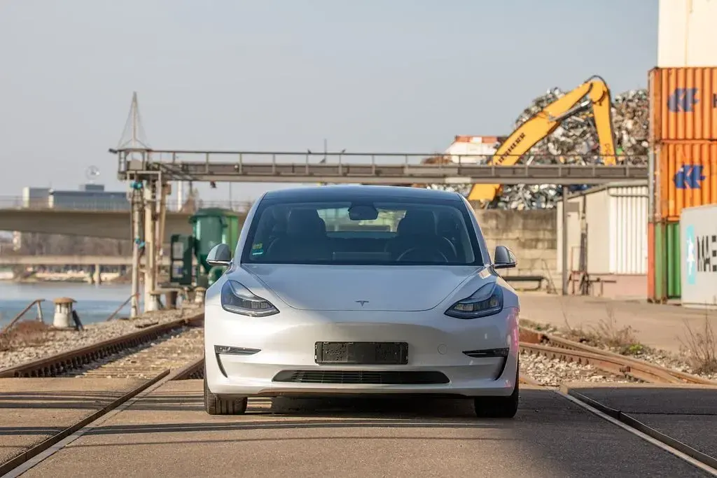 Gebraucht Tesla Model 3 350 kW (476 PS) 2020 Weiß Limousine