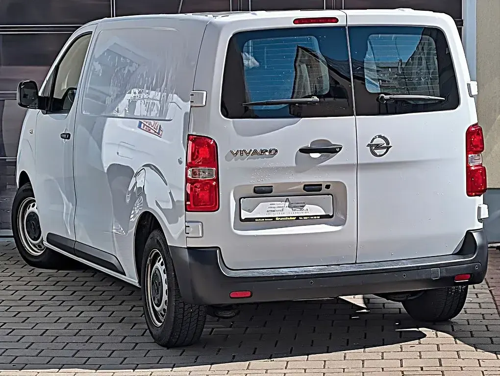 Gebraucht Opel Vivaro-e Combi Edition 120 PS (88 kW) 2023 Casablancaweiss/glacier/arctic Van / Kleinbus