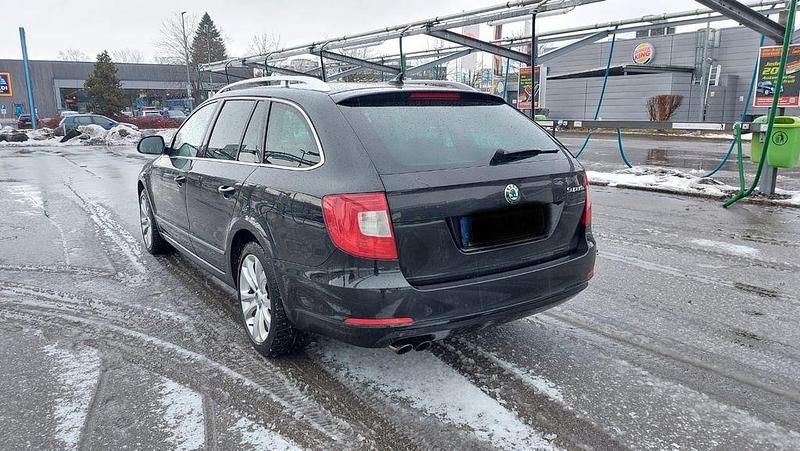 Gebraucht Skoda Superb Elegance 170 PS (125 kW) 2012 Schwarz Kombi