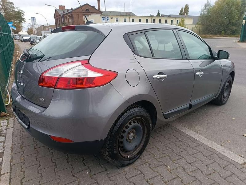 Gebraucht Renault Mégane III Dynamique 131 PS (96 kW) 2011 Grau cassiopee Kleinwagen
