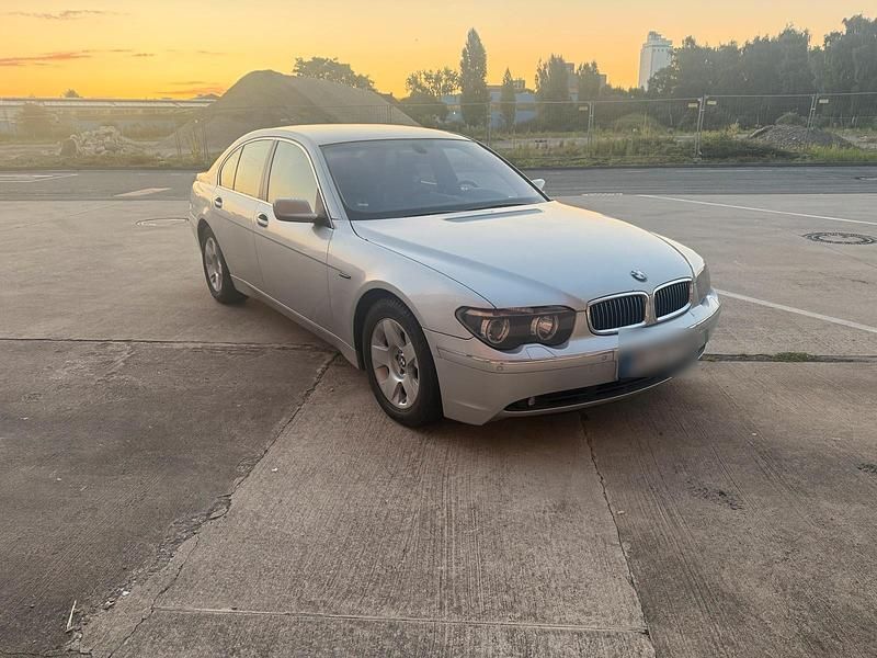 Silber Gebraucht 2002 BMW 745 Limousine | 3.999 € (Fairer Preis) - Bild 1/4
