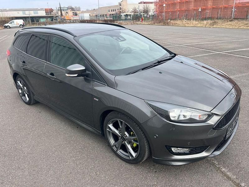 Gebraucht Ford Focus ST-Line 140 PS (102 kW) 2018 Grau Limousine