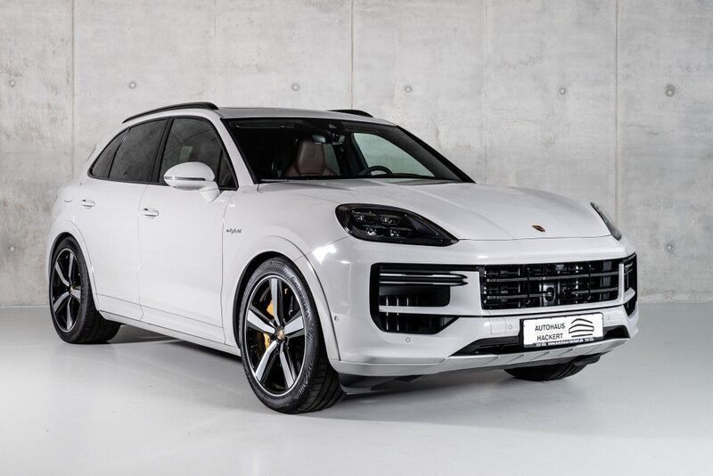 Kreide Neu 2024 Porsche Cayenne Turbo E-Hybrid SUV | 199.000 € (Etwas zu teuer) - Bild 1/4