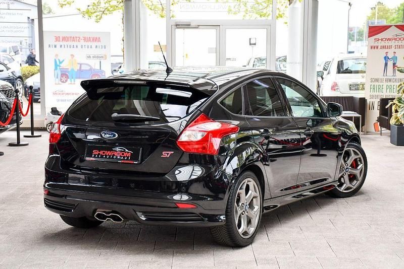 Usata Ford Focus ST 250 CV (183 kW) 2013 Nero Berlina