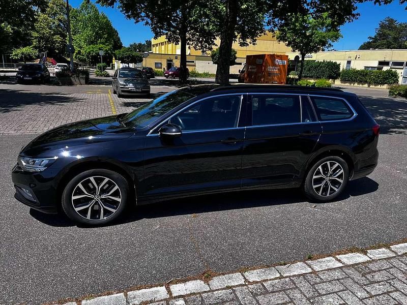 Schwarz Gebraucht 2022 VW Passat Business Kombi | 23.980 € (Superpreis) - Bild 1/4