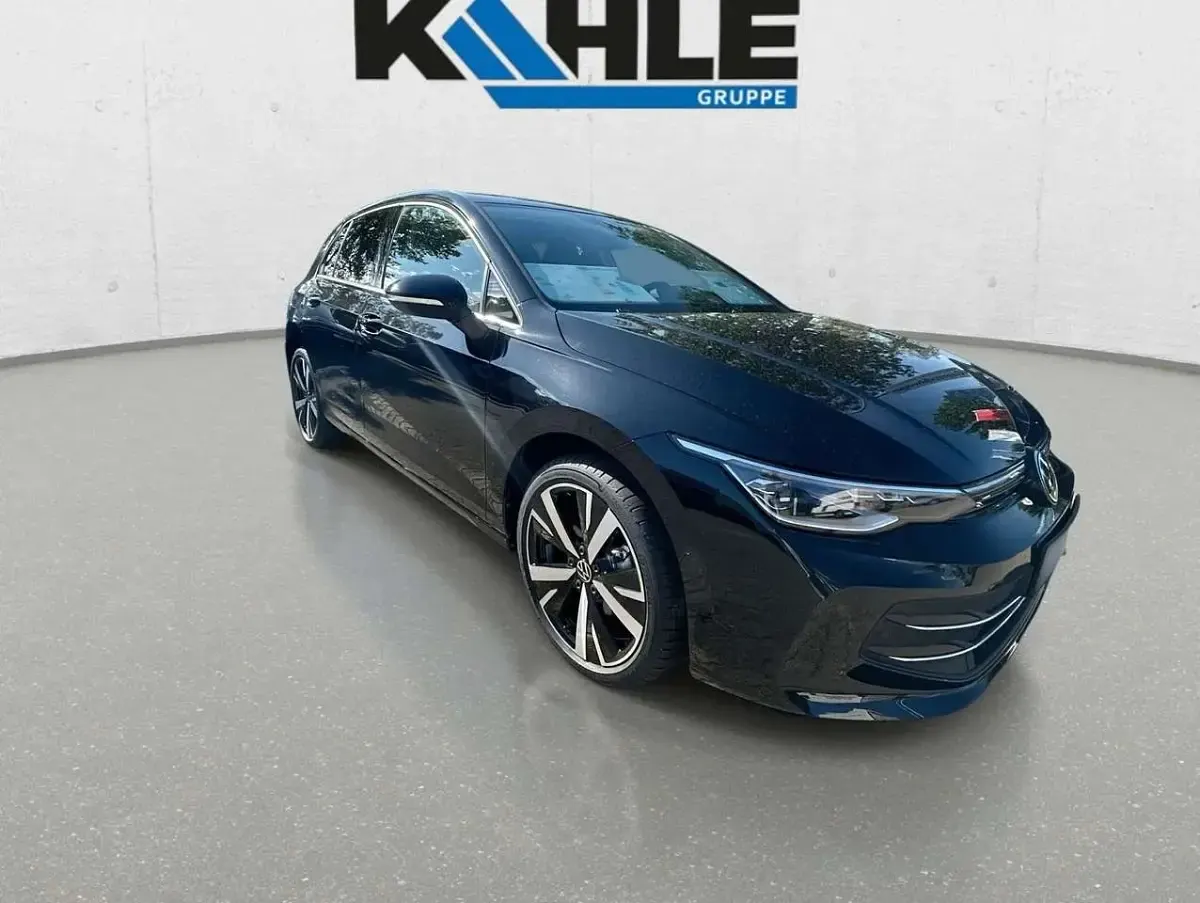 Gebraucht VW Golf VIII Comfortline 150 PS (110 kW) 2025 Grenadillschwarz metallic Limousine