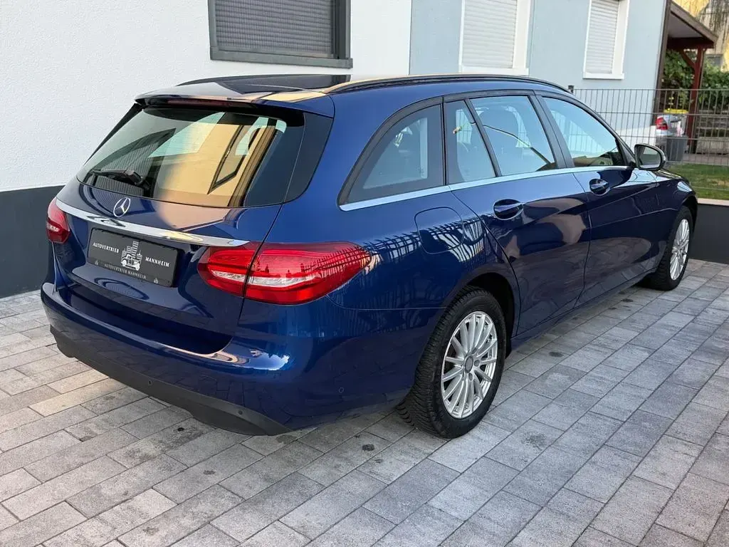 Gebraucht Mercedes C200 136 PS (100 kW) 2015 Blau Limousine