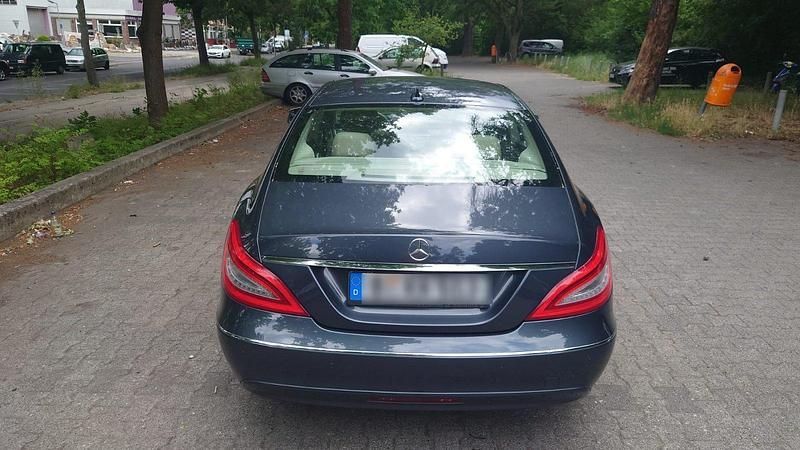 Gebraucht Mercedes CLS350 265 PS (194 kW) 2011 Grau Limousine