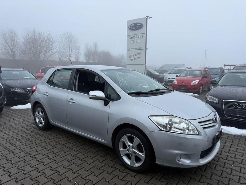 Gebraucht Toyota Auris Edition 132 PS (97 kW) 2011 Silber Kleinwagen
