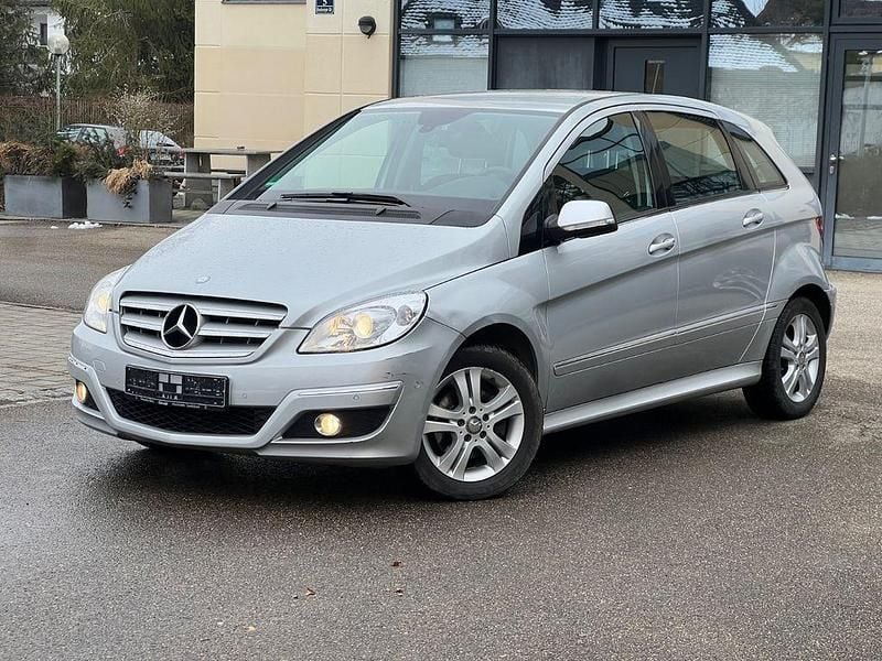 Gebraucht Mercedes B180 109 PS (80 kW) 2008 Silber Van / Kleinbus