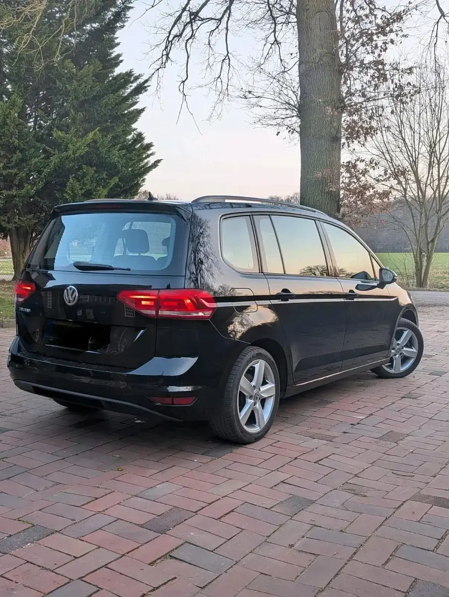 Gebraucht VW Touran 116 PS (85 kW) 2019 Schwarz Van / Kleinbus